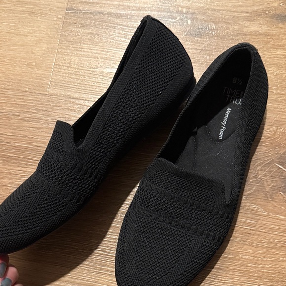Time and Tru Black Knit Flats - Picture 2 of 2